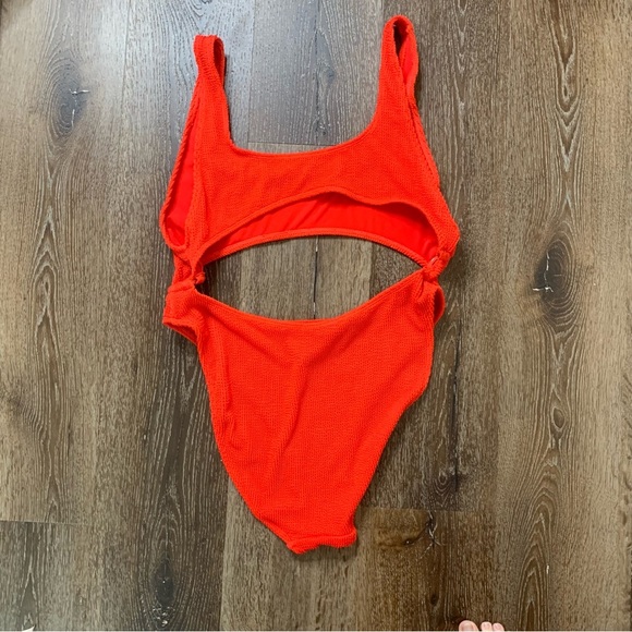 Good American womens red textured monokini swimsuit in bright poppy 5/6 - Picture 8 of 11